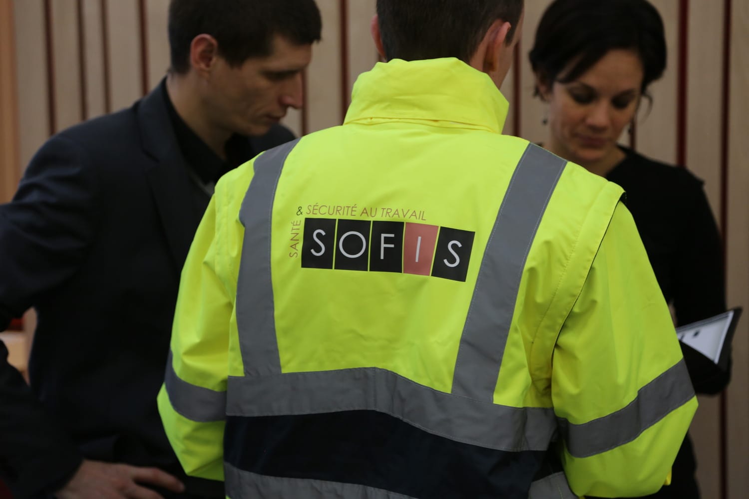 Expert SOFIS préparant votre établissement à la visite de la commission de sécurité ERP pour assurer la conformité incendie et sécurité.